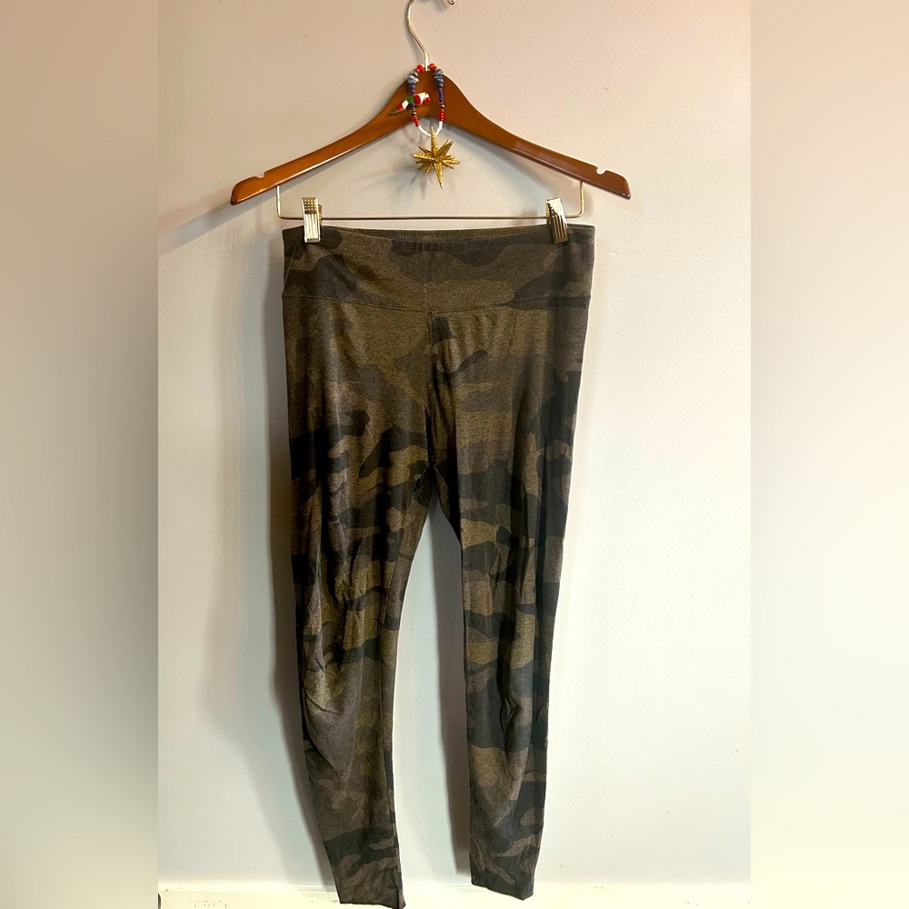 TNA camo leggings! ✌️